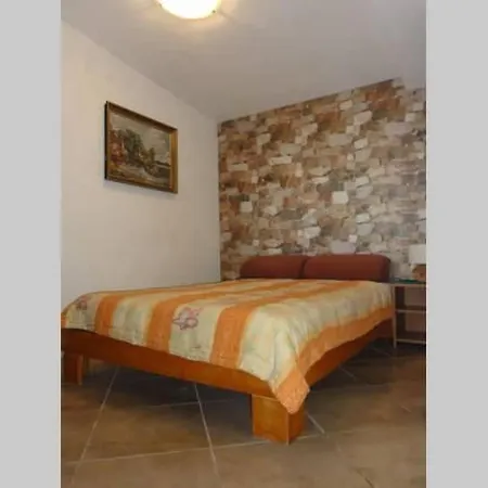 Apartman Ruhiggelegenes Sutdio Mit Gartenterrasse In Strandnaehe By Interhome Trogir