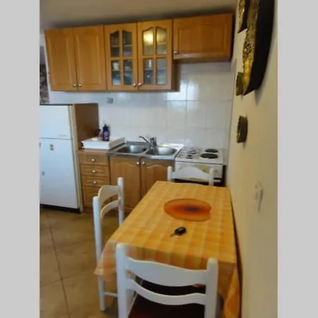 Ruhiggelegenes Sutdio Mit Gartenterrasse In Strandnaehe By Interhome Apartman *
