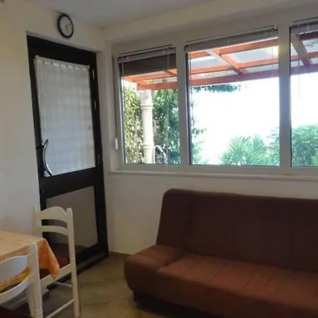 Ruhiggelegenes Sutdio Mit Gartenterrasse In Strandnaehe By Interhome *