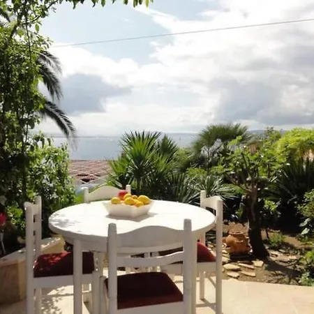 Ruhiggelegenes Sutdio Mit Gartenterrasse In Strandnaehe By Interhome *